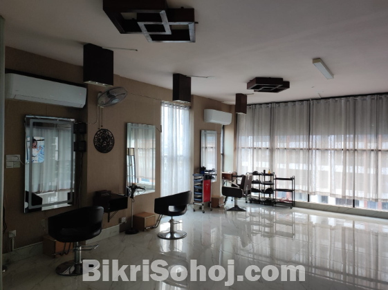 ফিমেল হেয়ার সেলুন/ পার্লার